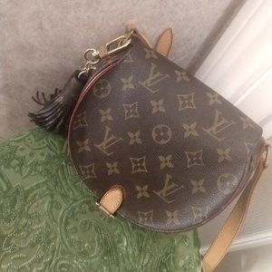 Bag of the Day 27: Louis Vuitton TAMBOURINE Monogram Bag What Fits WIMB  #bagoftheday #lvtambourine 